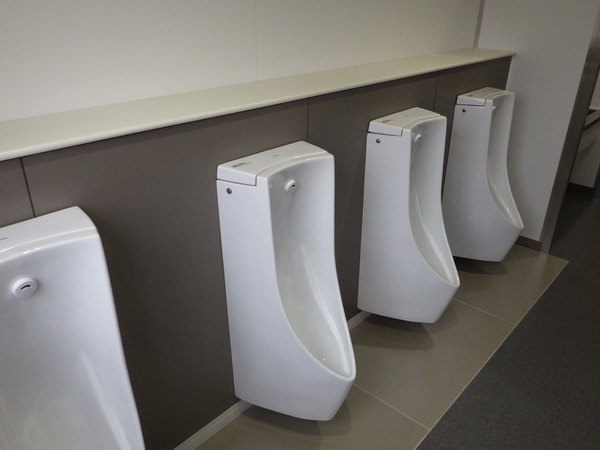 【公共施設】藤沢市立善行中学校トイレ改修工事のサムネイル